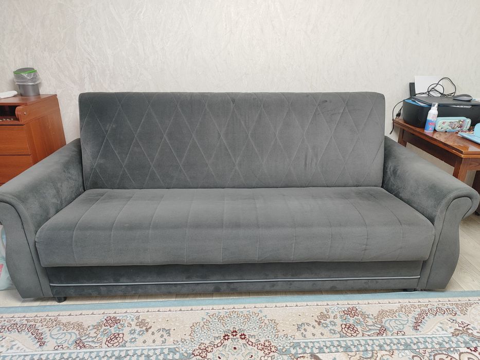 Продам диван в хорошем состоянии.