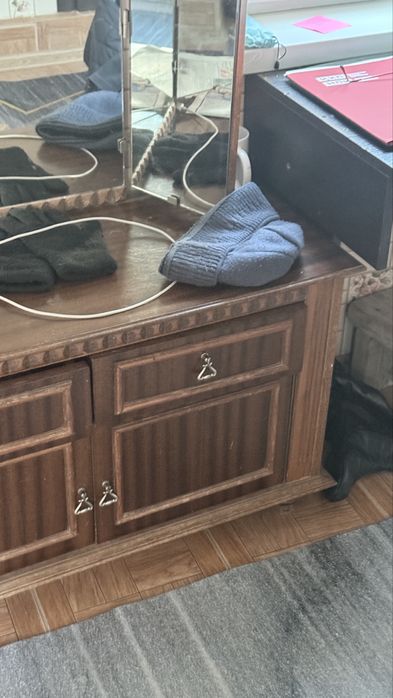 тюрьмо зеркало шкафчики