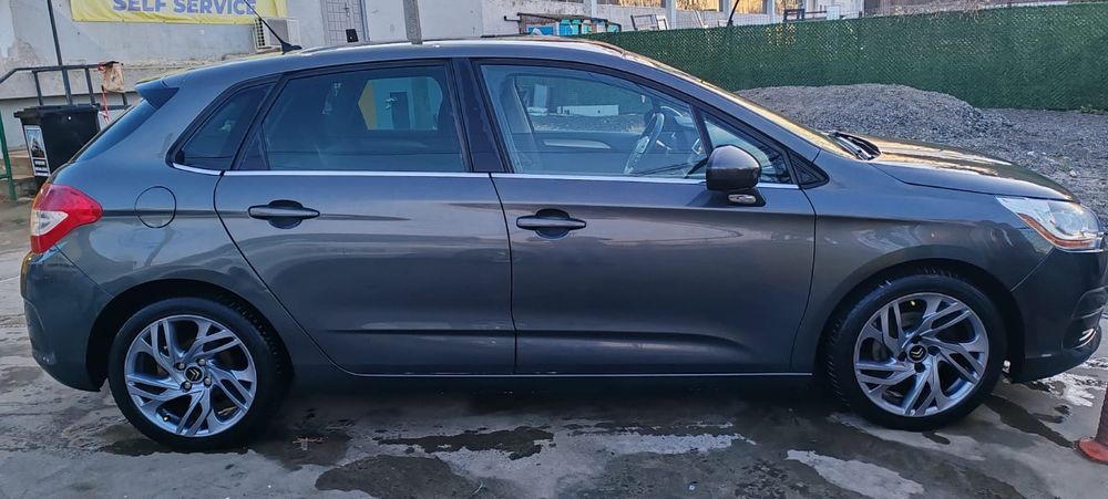 Vând Citroen C4 2011