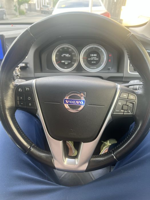 Vand/Schimb Volvo V60 D5 2011 volan pe dreapta