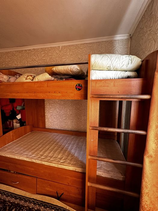 Двухъяросная кровать