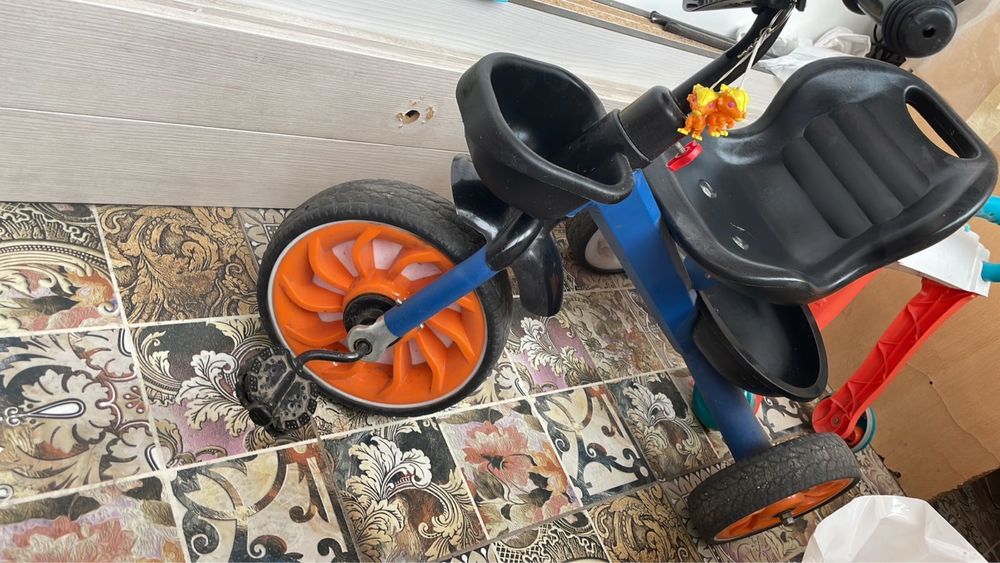 Продам велосипед коляска и машина