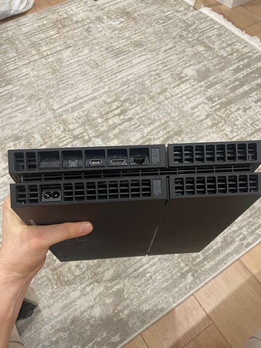 Продам Playstation 4