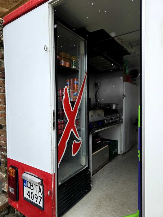 Мерцедес кемпър за бързо хранене готов за работа