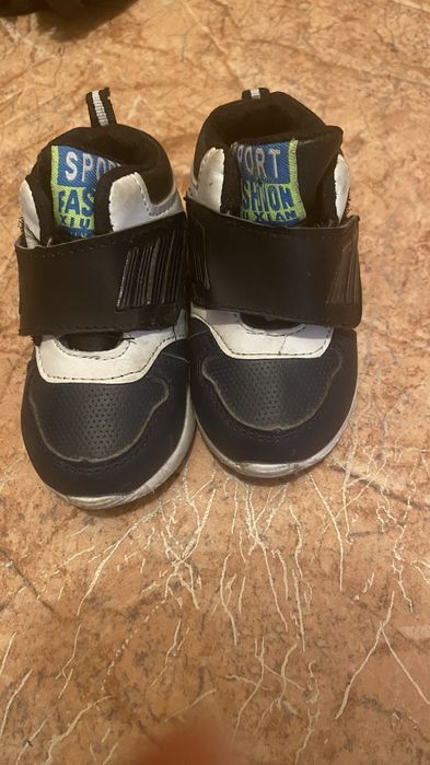 Обувь детская отдам даром
