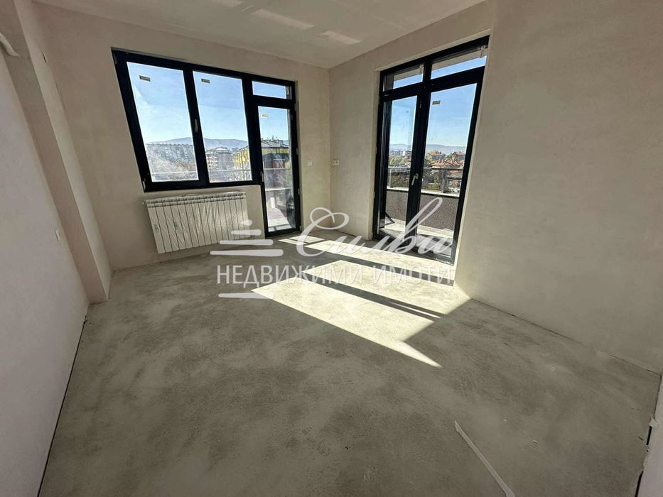 Тристаен апартамент в НОВОСТРОЯЩА СЕ жилищна сграда - кв.Център