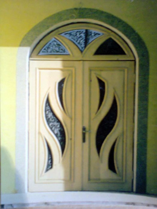 Yog'och eshik romlar