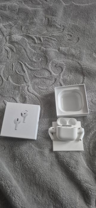 Vand AirPods 4 Noi