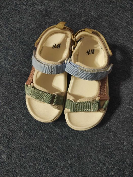 Лот обувки 23 и 24 номер за момче, сандали НМ за момче, кецове Н&М