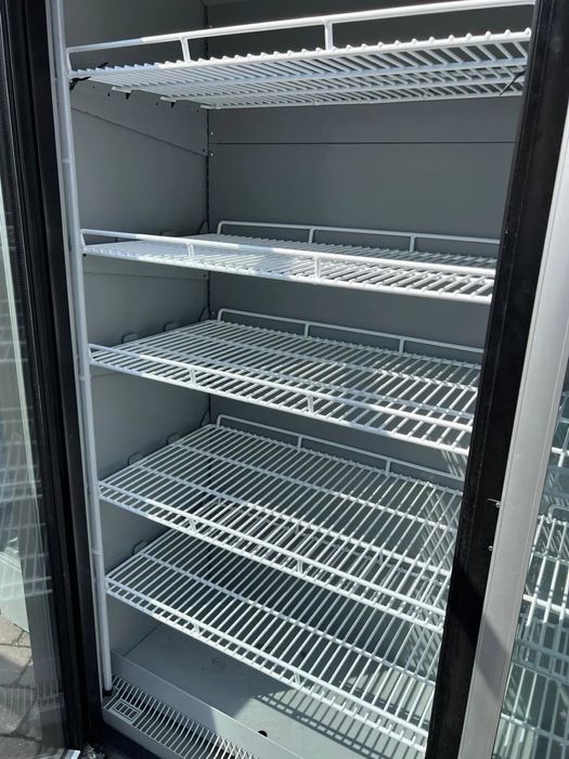 Vitrina frigorifica verticala pentru congelate