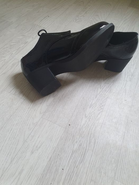 Елегантни дамски обувки