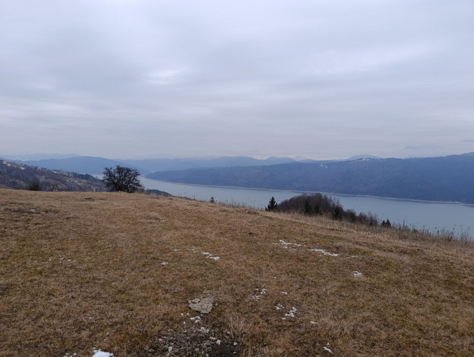 Vând teren la Grozăvești, pe malul lacului Bicaz