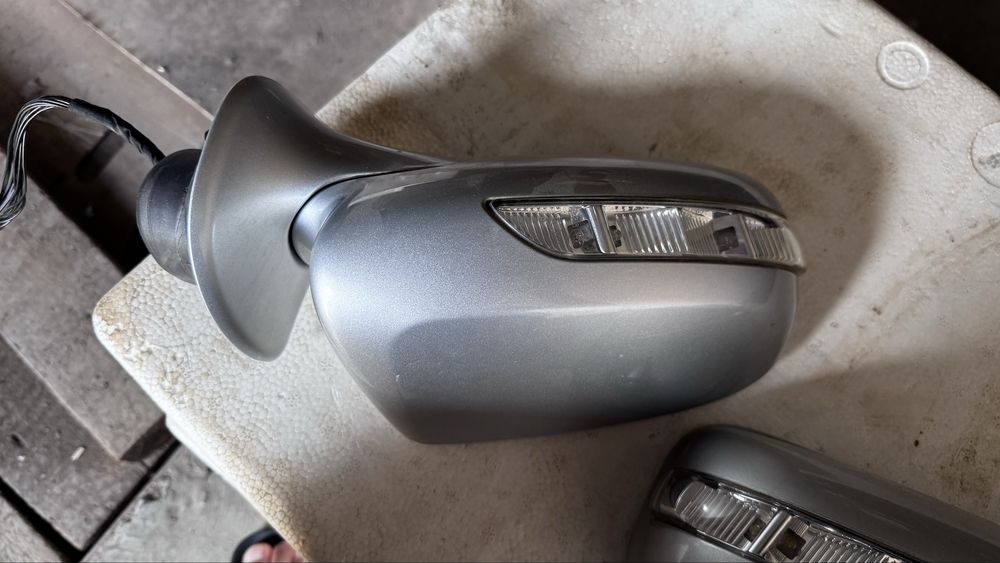 Продам зеркала боковые на мерседес w211