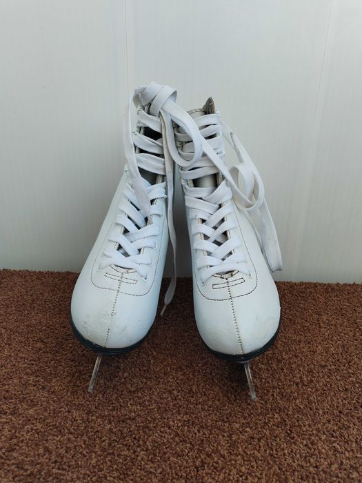 Коньки фигурные отличные