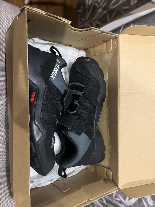 Кроссовки Адидас