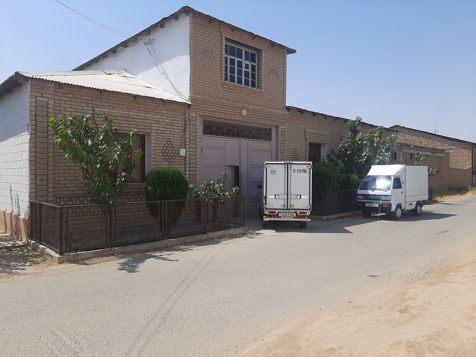 Termiz shaxrida joylashgan uchaska sotiladi