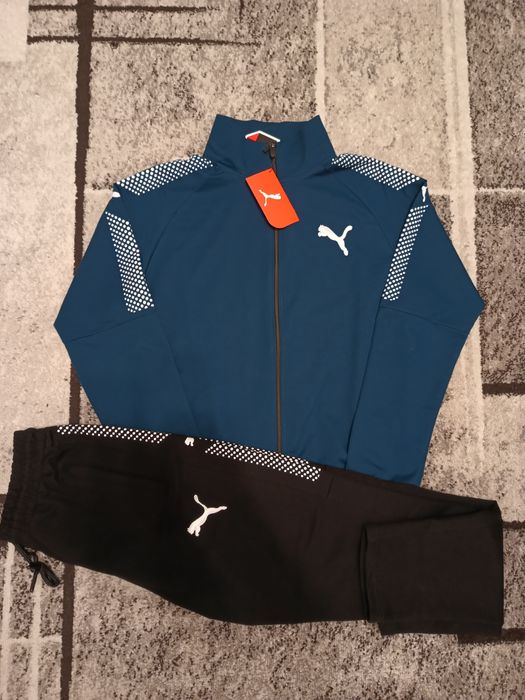 Vând trening Puma