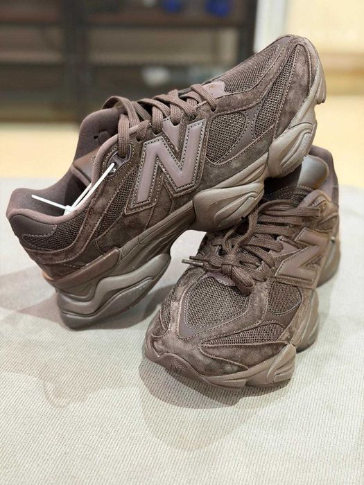 Vand adidasi Sneakers New Balance 9060 maro, mărimea 43, noi nepurtați, in cutie