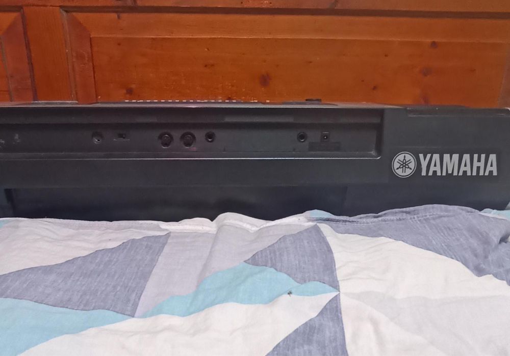 Продам синтезатор