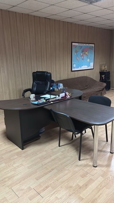 Продам столы, шкафы, комод, кресла.