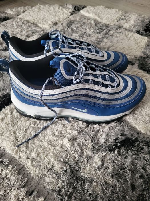 Vând Air Max 97.