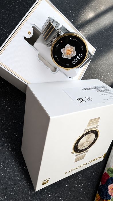 Smartwatch premium pentru damă Huawei Watch GT 4 (varianta delicată de 41mm)