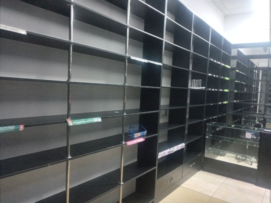 Продаётся мебель для магазина