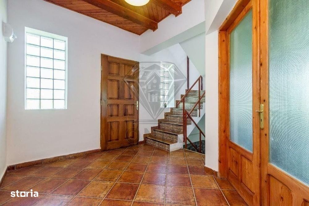 Vila deosebita cu 7 camere si 5 bai, 4290 mp teren, vedere panoramica