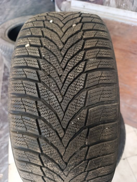 Продавам зимни гуми 215/40/18