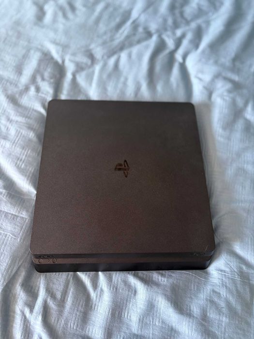 Playstation 4 slim + controller