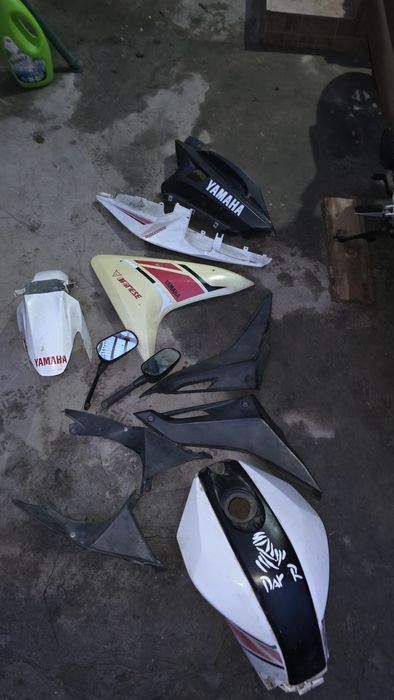 Vând piese yamaha yzf r125 gen1
