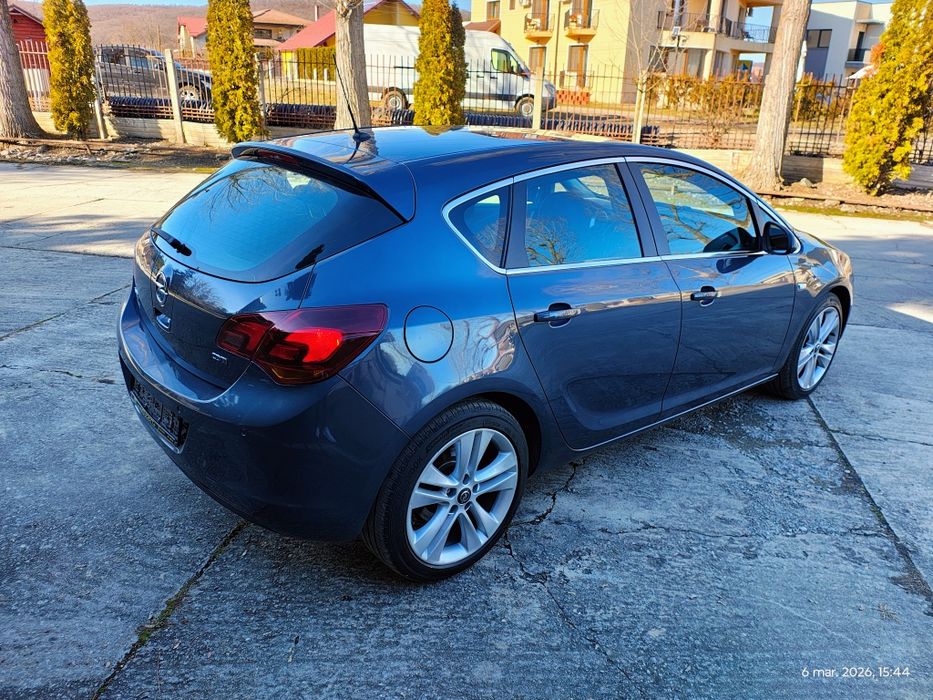 Vând Opel Astra j Model Cosmo Automată 2.0 CDTI  Euro 5