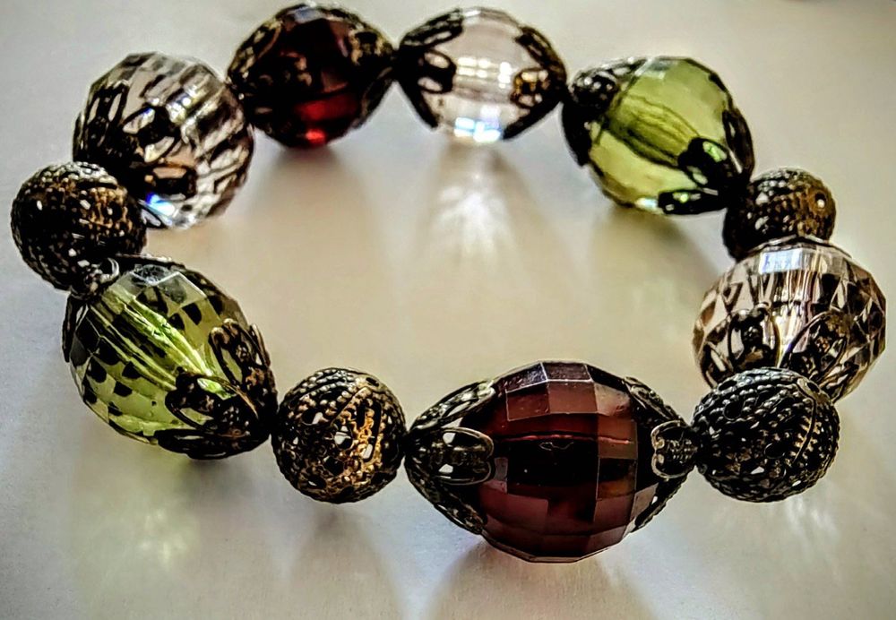 Гривни от естествени камъни и кристали