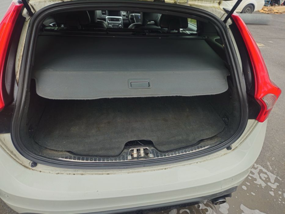 Volvo V60 R-Design D6  215 PHEV AWD на части