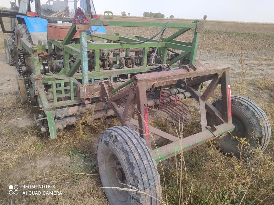 Продам свеклоуборочный комбайн вместе с подборщиком.