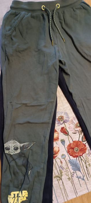 Четири чифта панталони за 10-12 години. 146 и 152 см височина. Марка H