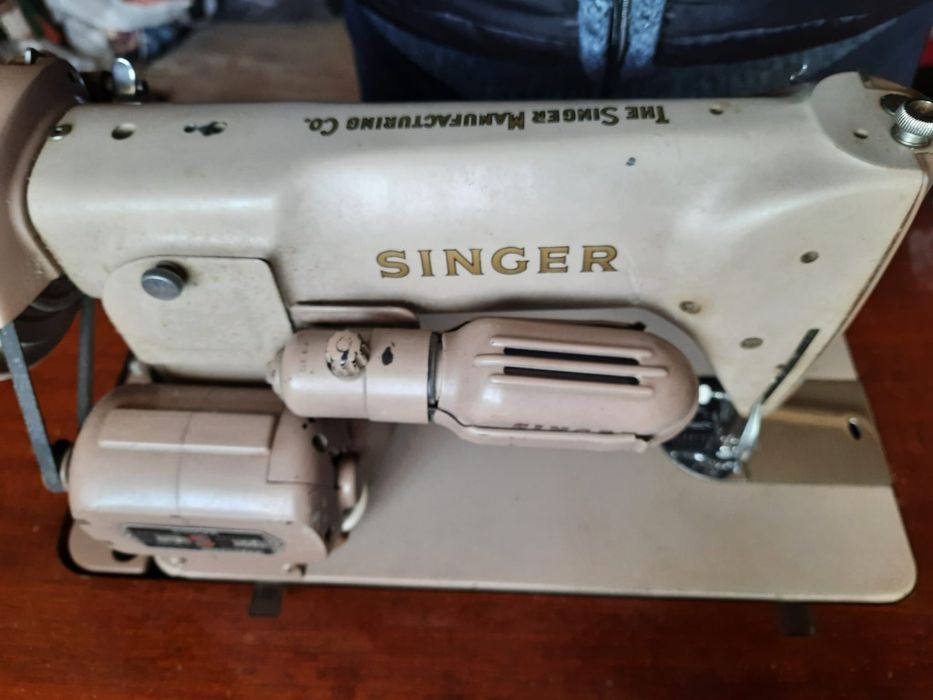 Masina de cusut SINGER