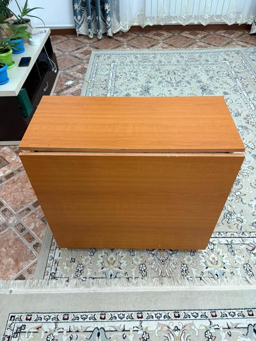 Продам стол 2 штук