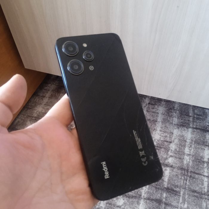 Продам редми 12 ...упал