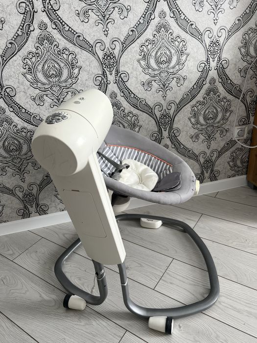 Электрокачели Joie (шезлонг)