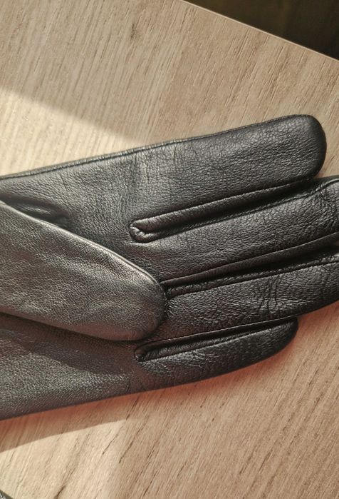 Новые кожаные перчатки