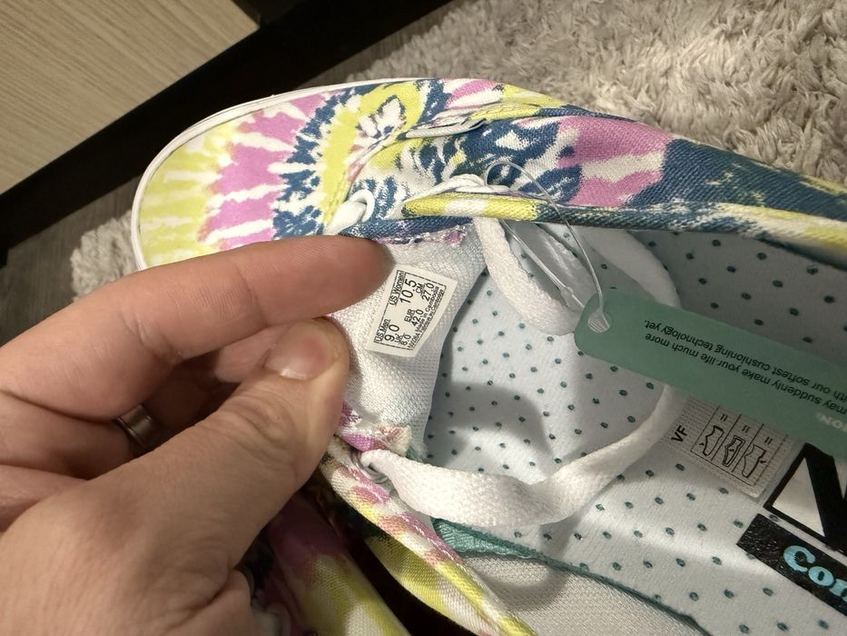 Adidasi Vans of the Wall