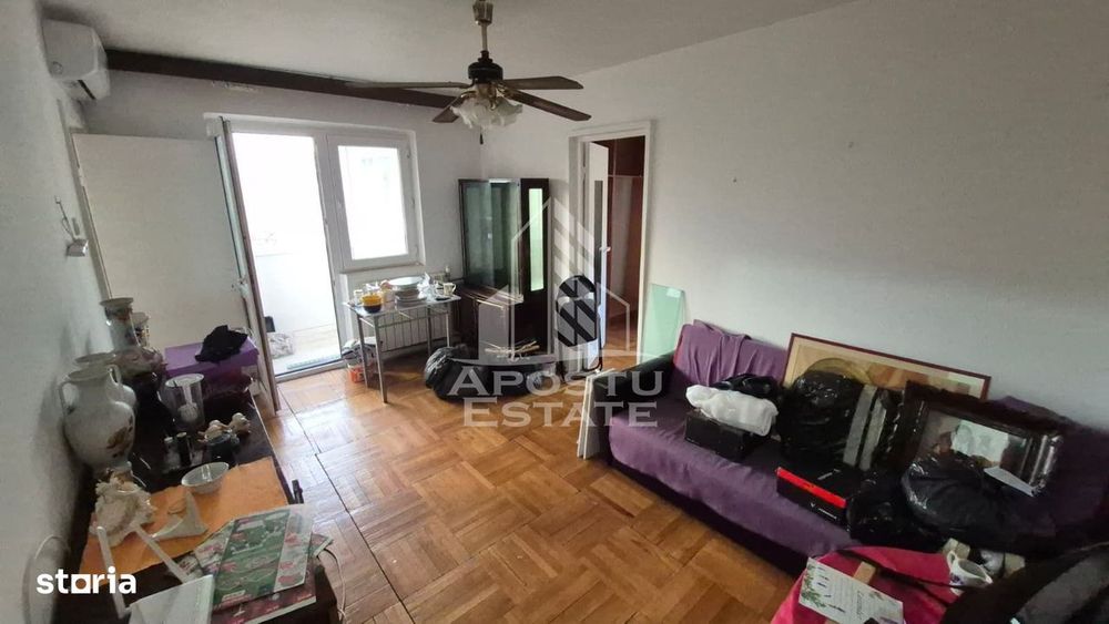 Apartament cu 3 camere, balcon, zona Sagului