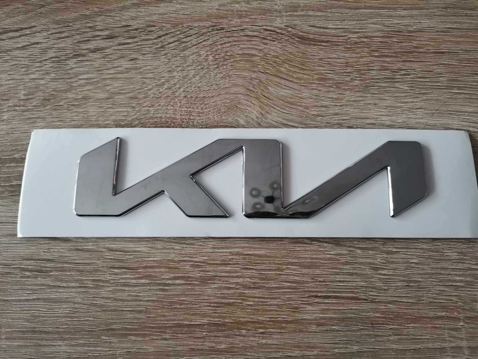 Лого Kia сребрист гланц 17см