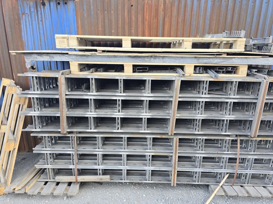 Оцинкованный короб, лоток.