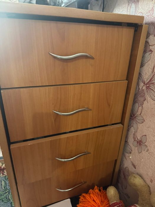 Продам стол тумба