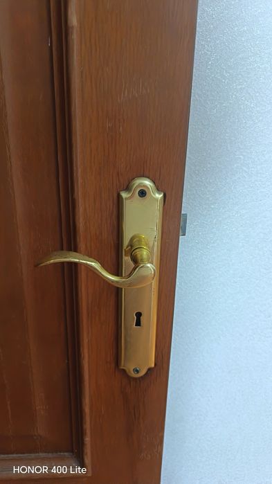 Продам б/у дверь