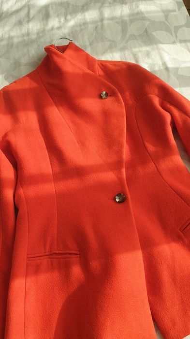 Продам демисезонное пальто