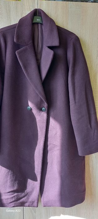 Две дамски палта и едно яке