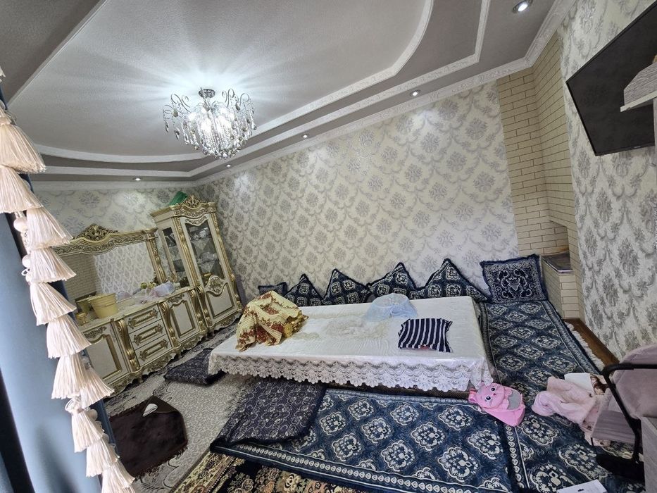 Yangiyo'lda 5,5 sotix 6 xonali uy sotiladi